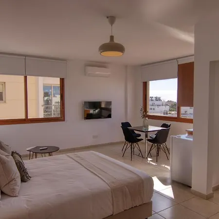 Phaedrus Living: Flat 104