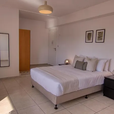 Phaedrus Living: Flat 104