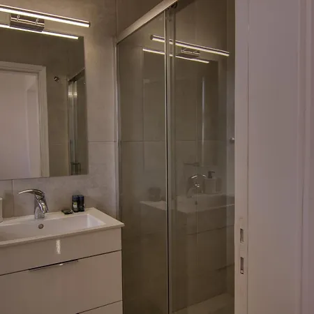 Phaedrus Living: Flat 104 דירה *