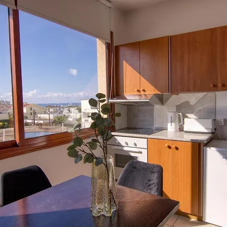Phaedrus Living: Flat 104 דירה *